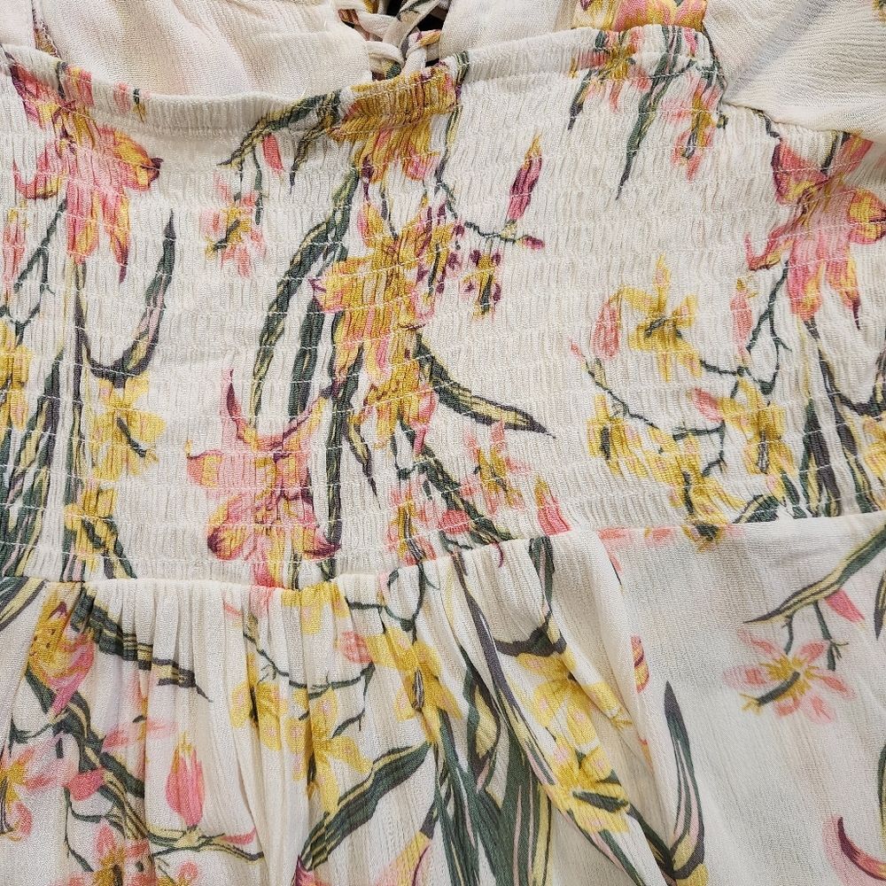 torrid White Floral Tie-Front Peasant Blouse - Picture 6 of 10